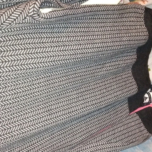 GoodThreads Men's Charcoal grey sweatshirt with Chevron pattern Sz Small NWT - Picture 4 of 17